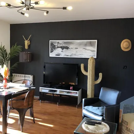 - Petricot - Balcon - Calme * Biarritz